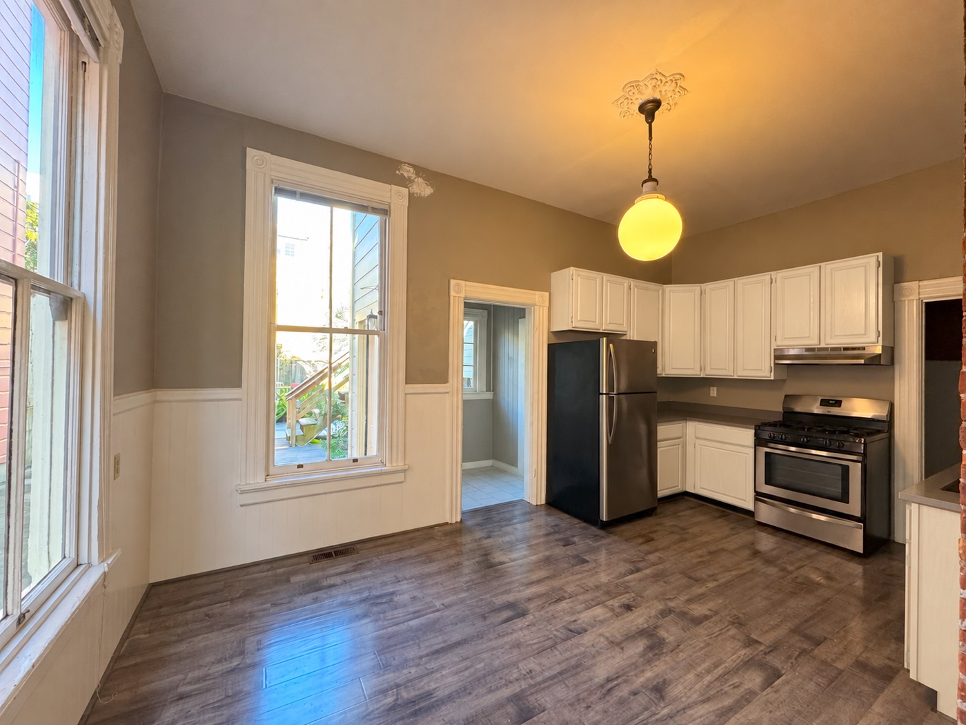Eat-in kitchen